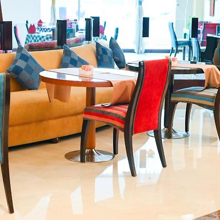 City Seasons Hotel & Suites Muskat Eksteriør bilde