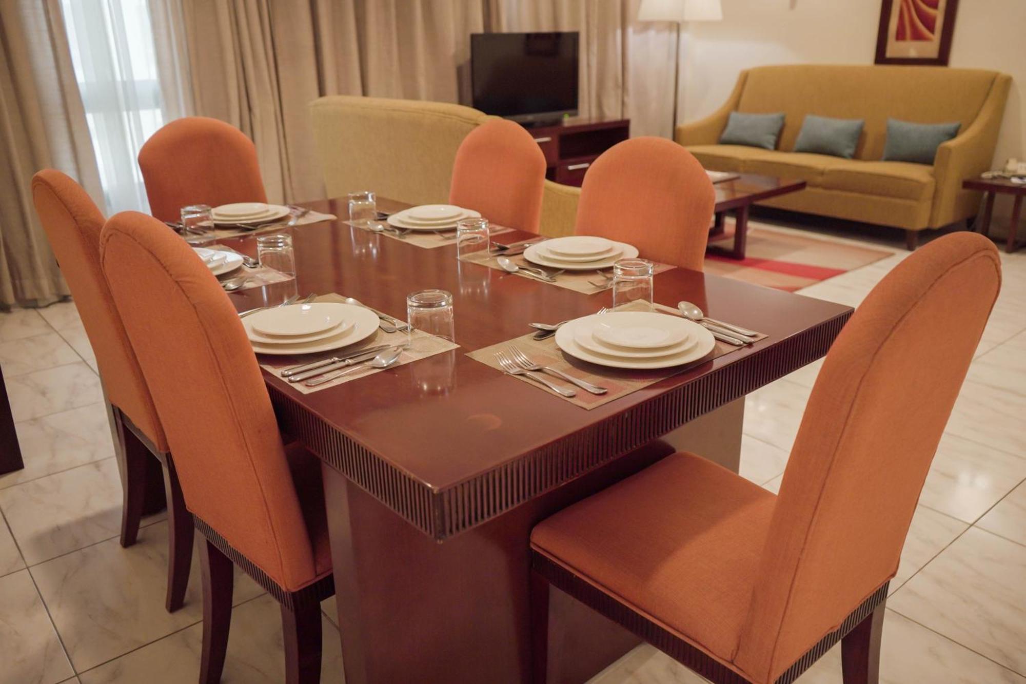 City Seasons Hotel & Suites Muskat Eksteriør bilde