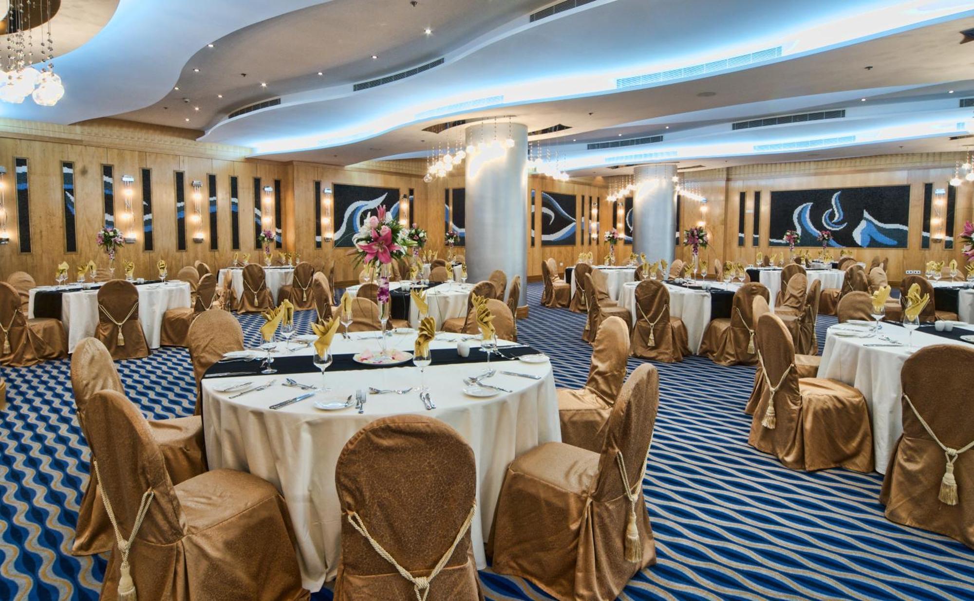 City Seasons Hotel & Suites Muskat Eksteriør bilde