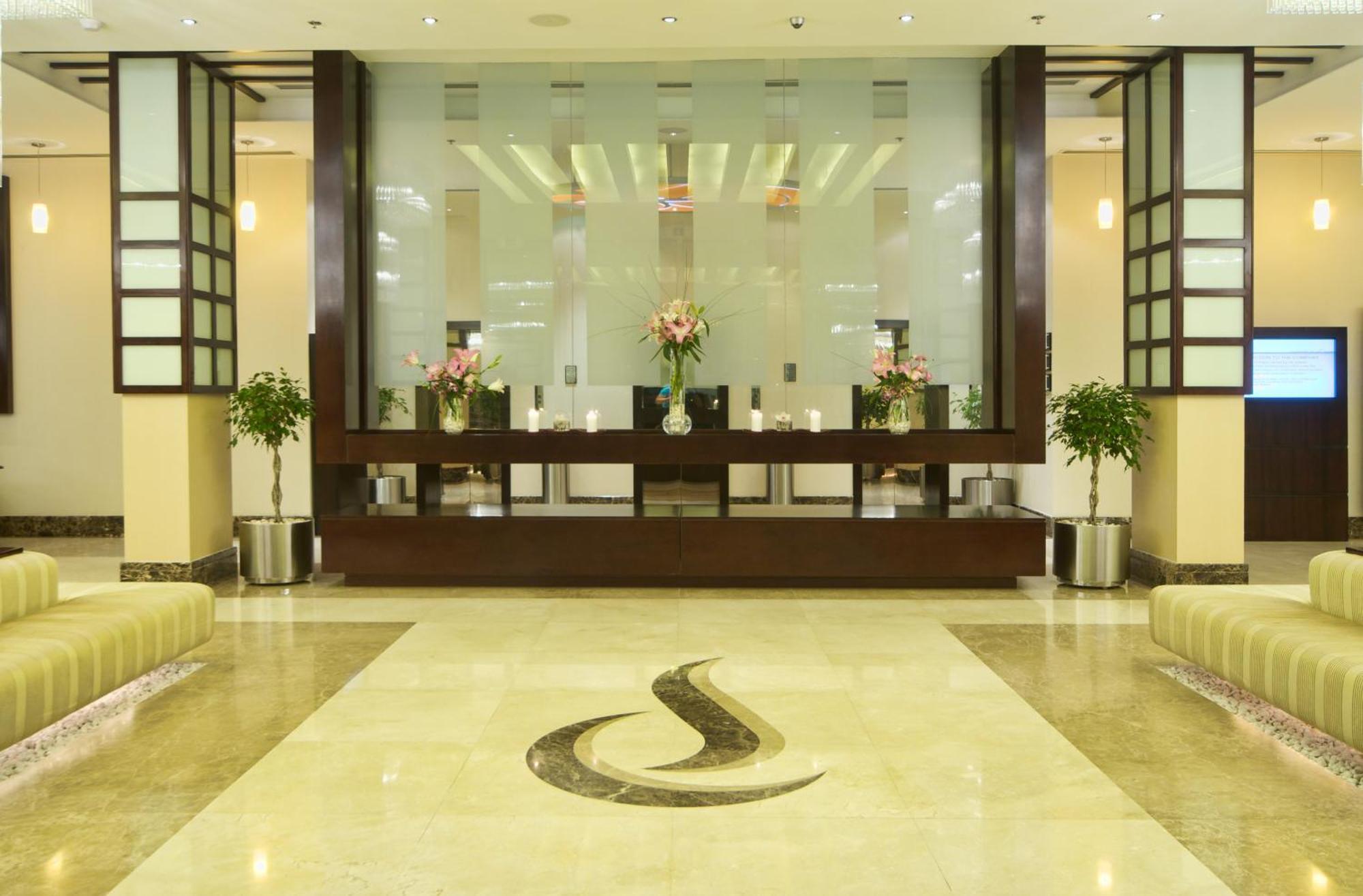 City Seasons Hotel & Suites Muskat Eksteriør bilde