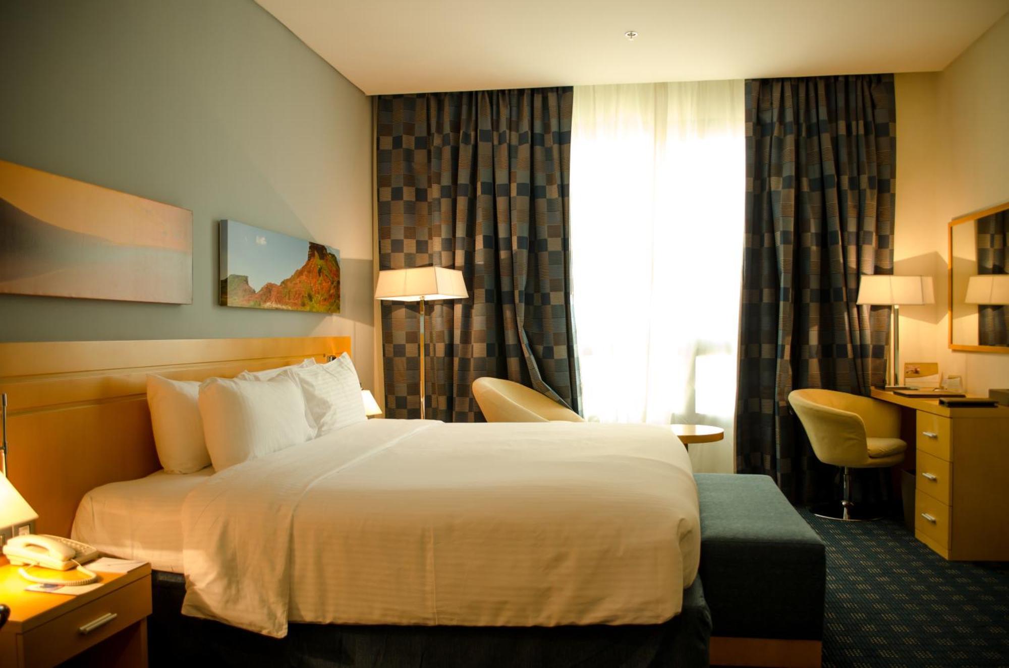 City Seasons Hotel & Suites Muskat Eksteriør bilde