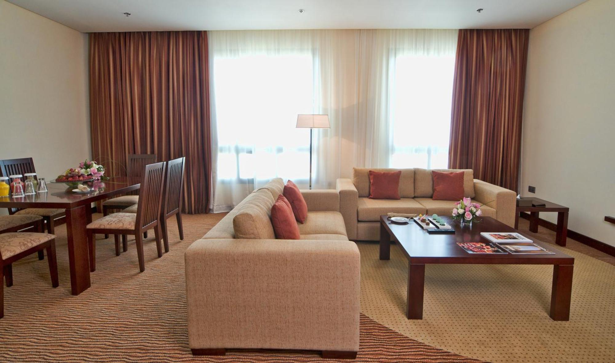 City Seasons Hotel & Suites Muskat Eksteriør bilde