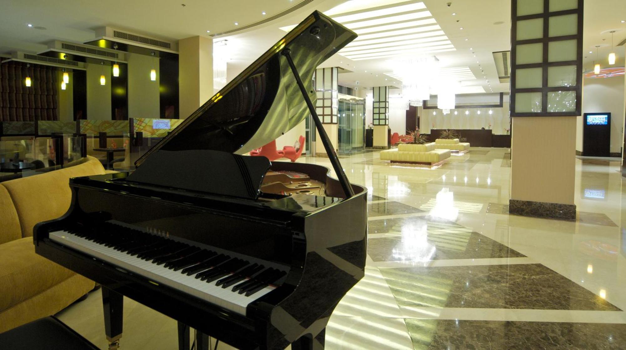 City Seasons Hotel & Suites Muskat Eksteriør bilde