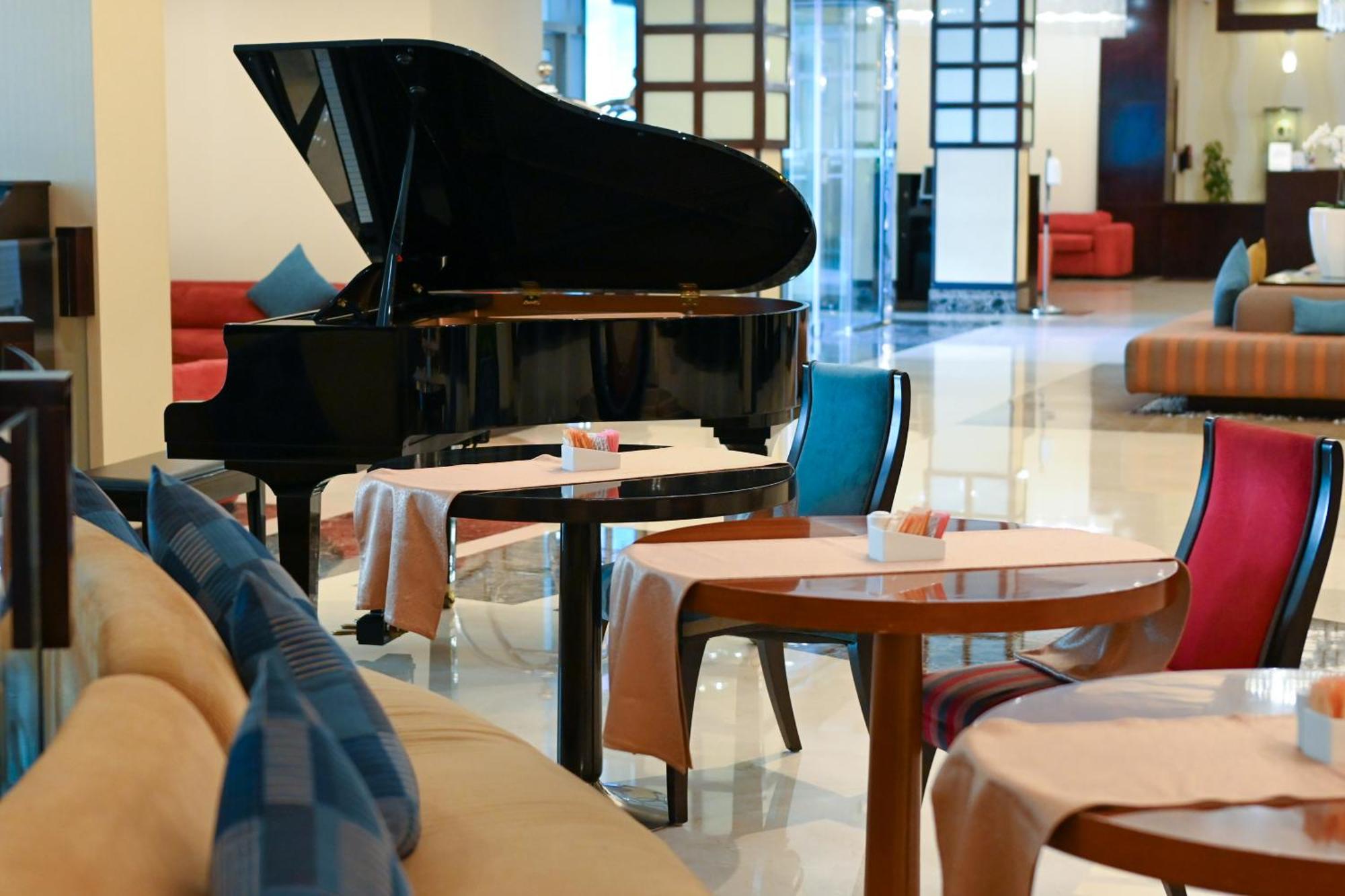 City Seasons Hotel & Suites Muskat Eksteriør bilde