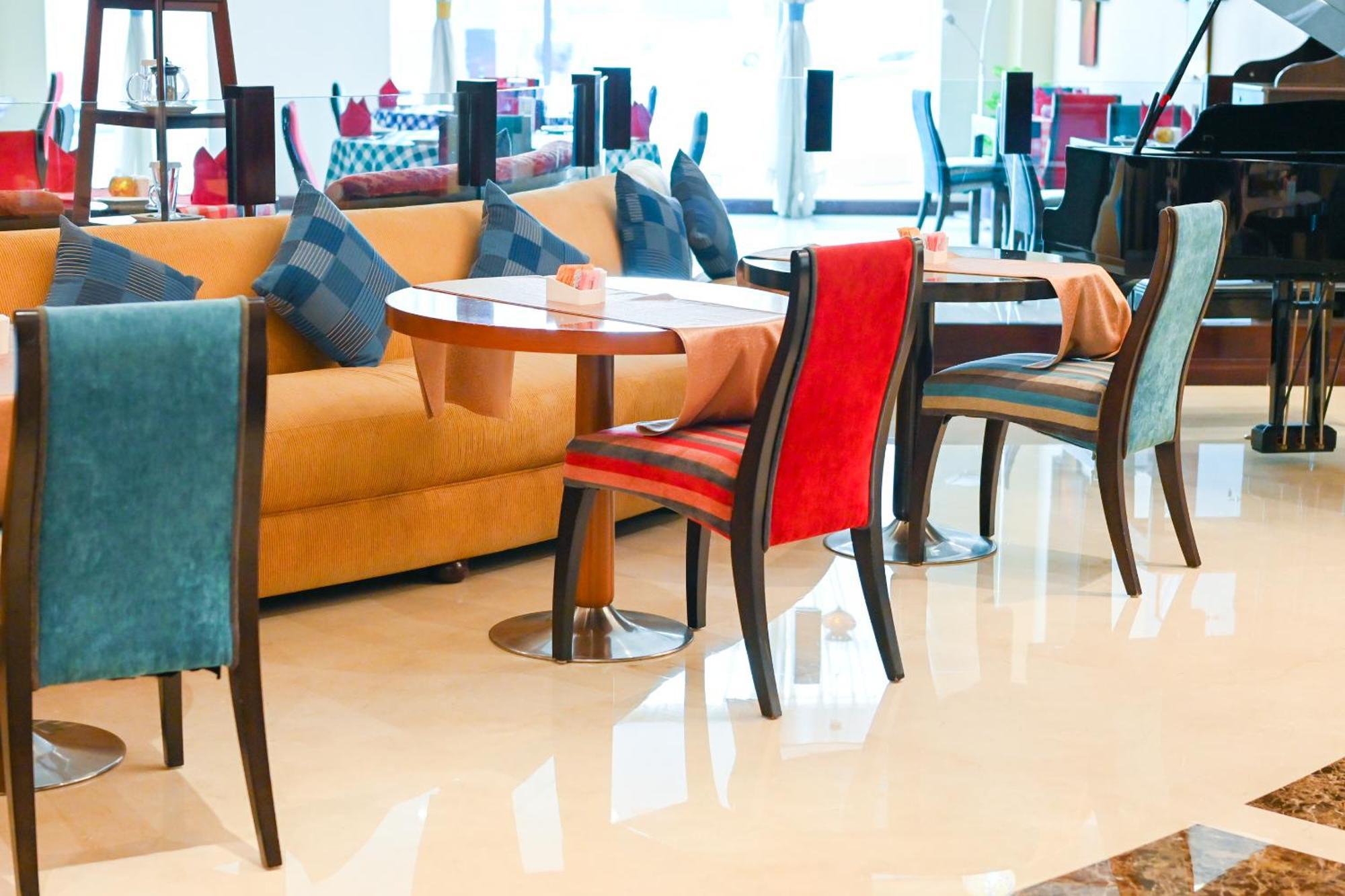 City Seasons Hotel & Suites Muskat Eksteriør bilde