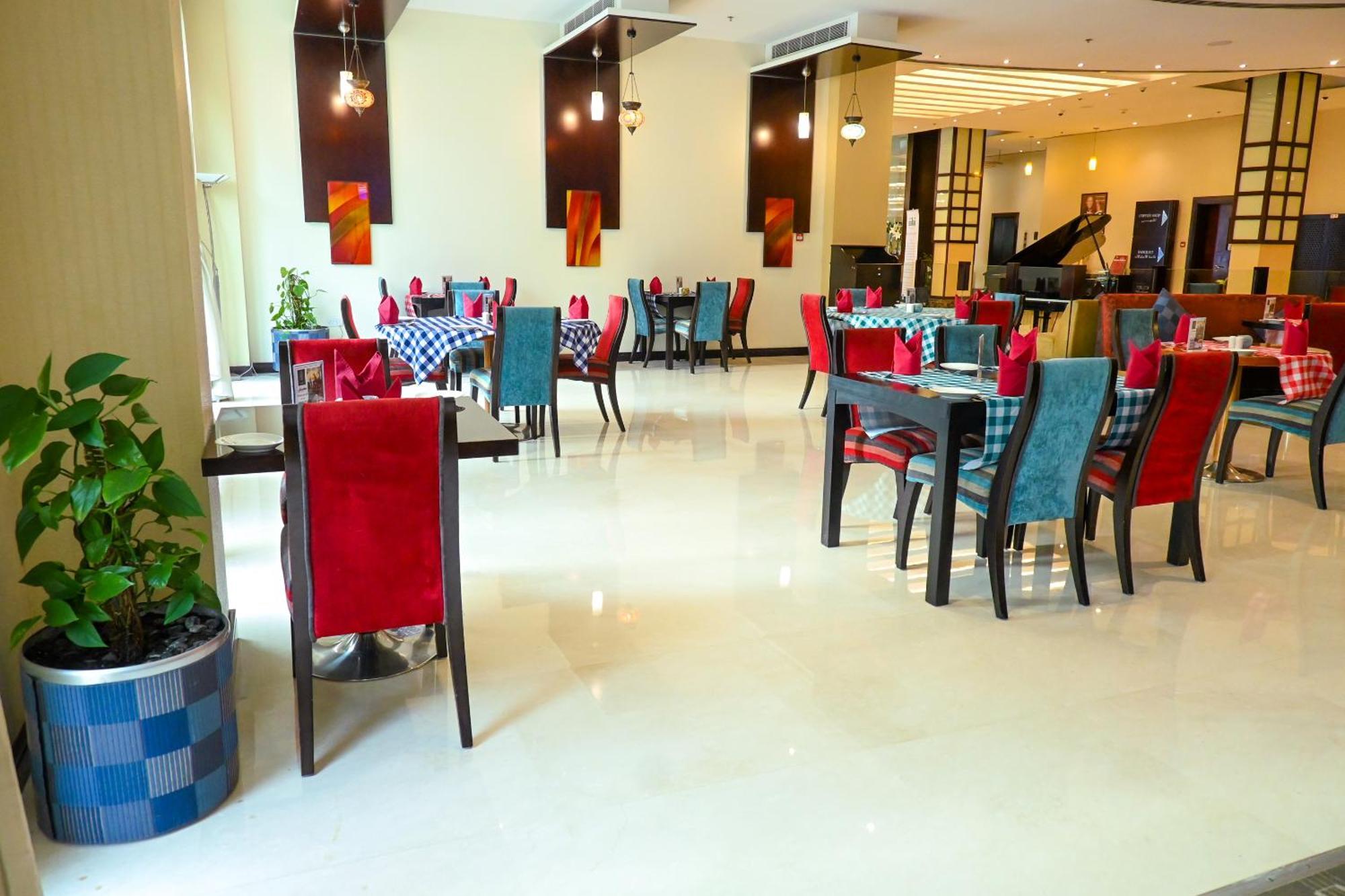 City Seasons Hotel & Suites Muskat Eksteriør bilde