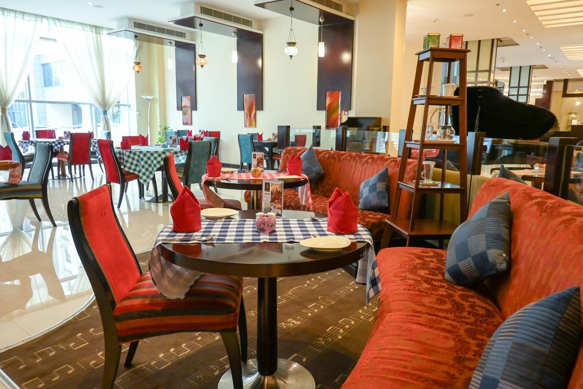 City Seasons Hotel & Suites Muskat Eksteriør bilde