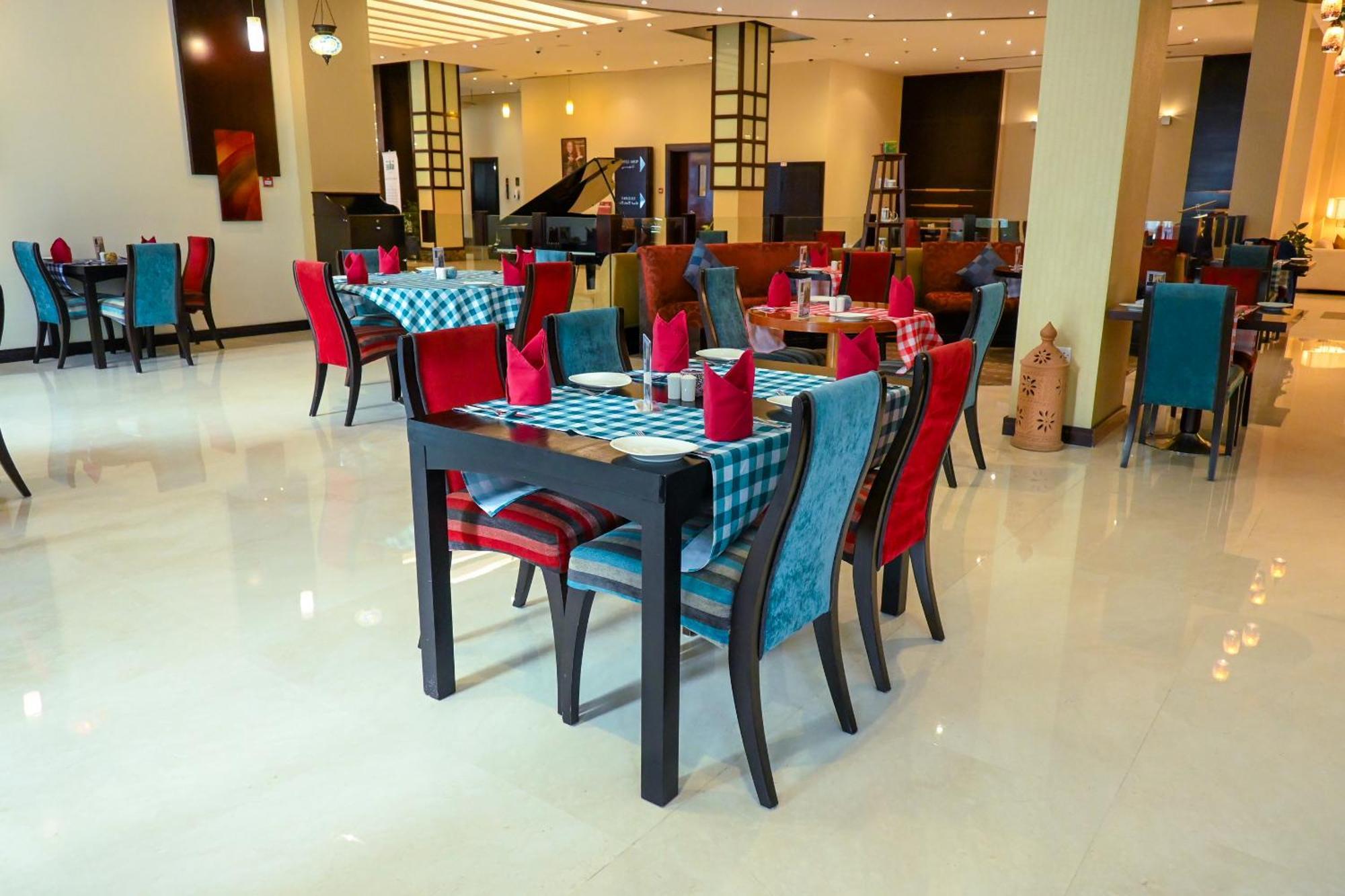 City Seasons Hotel & Suites Muskat Eksteriør bilde