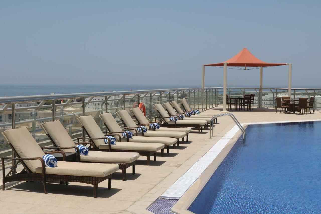 City Seasons Hotel & Suites Muskat Eksteriør bilde