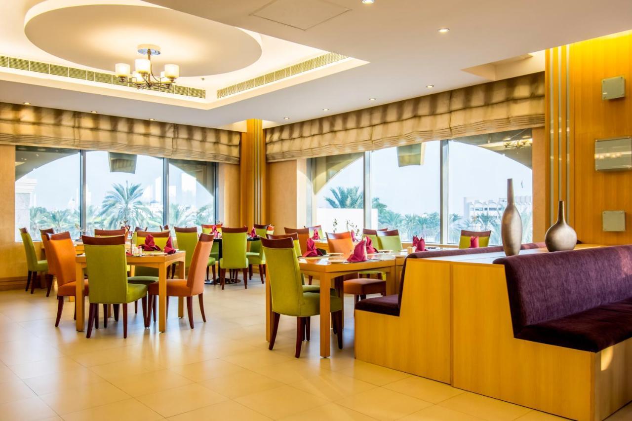 City Seasons Hotel & Suites Muskat Eksteriør bilde