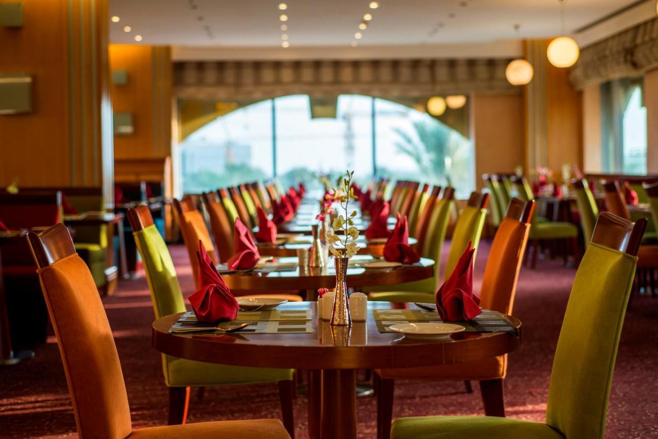 City Seasons Hotel & Suites Muskat Eksteriør bilde