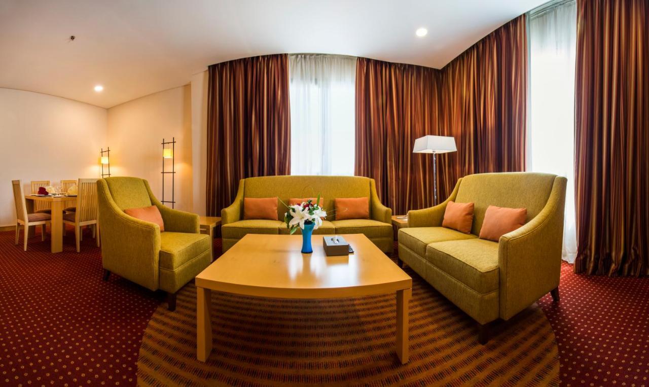 City Seasons Hotel & Suites Muskat Eksteriør bilde